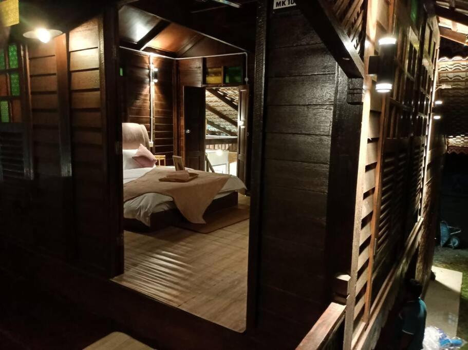 Sayang Di Kaki Bukit Homestay Near Icon City Букит-Мертаджам Экстерьер фото