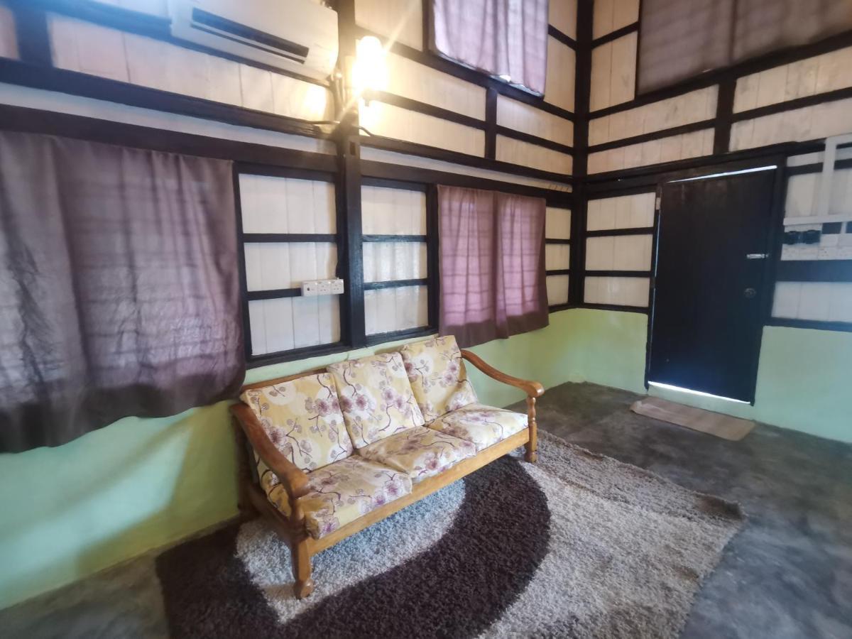 Sayang Di Kaki Bukit Homestay Near Icon City Букит-Мертаджам Экстерьер фото