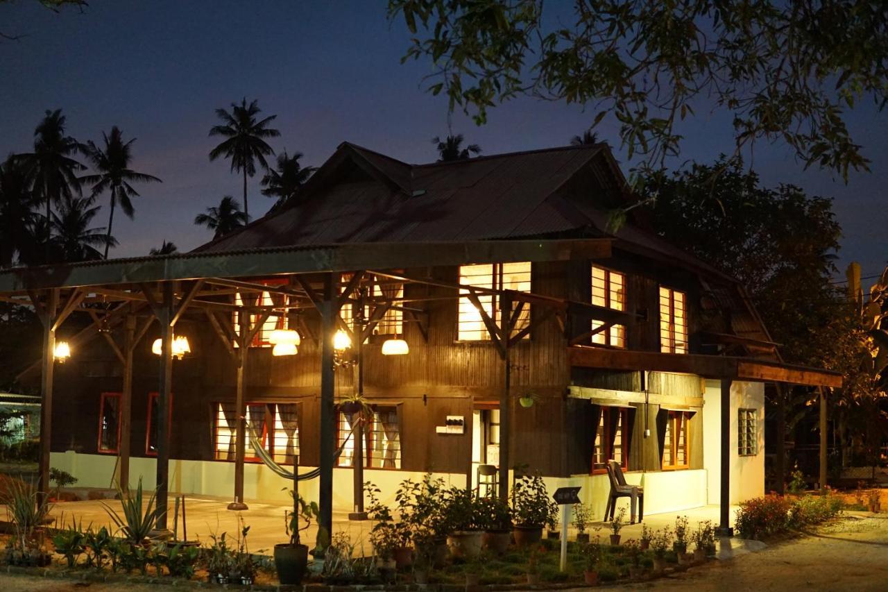 Sayang Di Kaki Bukit Homestay Near Icon City Букит-Мертаджам Экстерьер фото