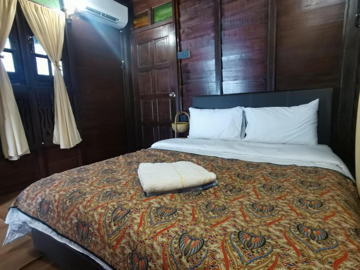 Sayang Di Kaki Bukit Homestay Near Icon City Букит-Мертаджам Экстерьер фото
