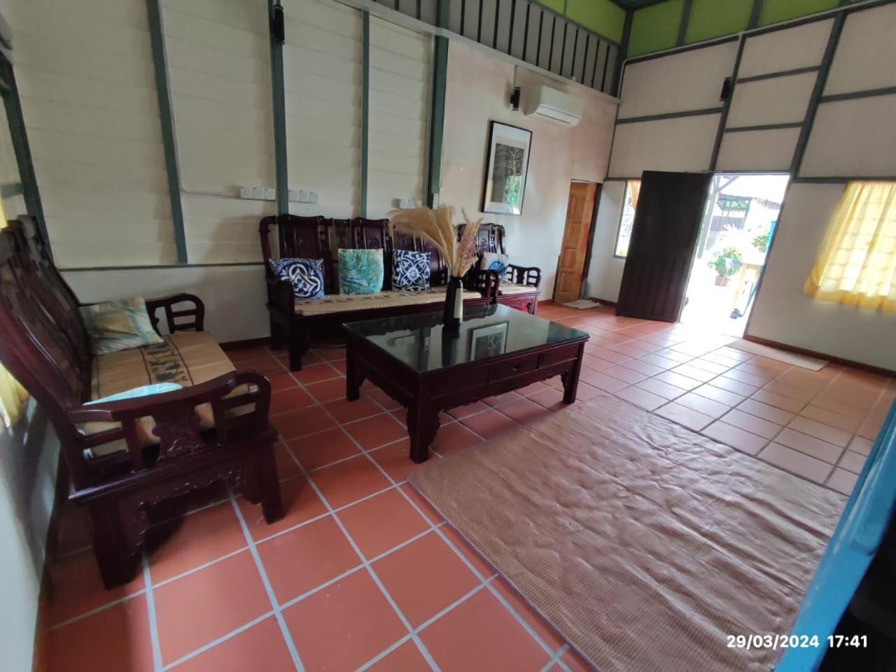 Sayang Di Kaki Bukit Homestay Near Icon City Букит-Мертаджам Экстерьер фото
