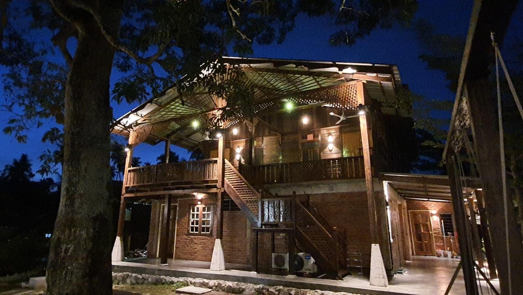 Sayang Di Kaki Bukit Homestay Near Icon City Букит-Мертаджам Экстерьер фото