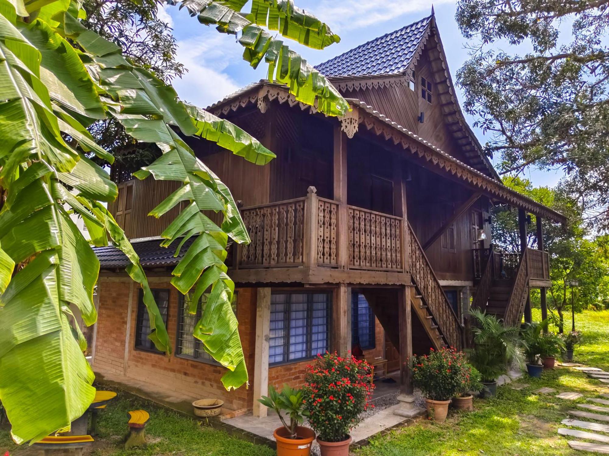 Sayang Di Kaki Bukit Homestay Near Icon City Букит-Мертаджам Экстерьер фото