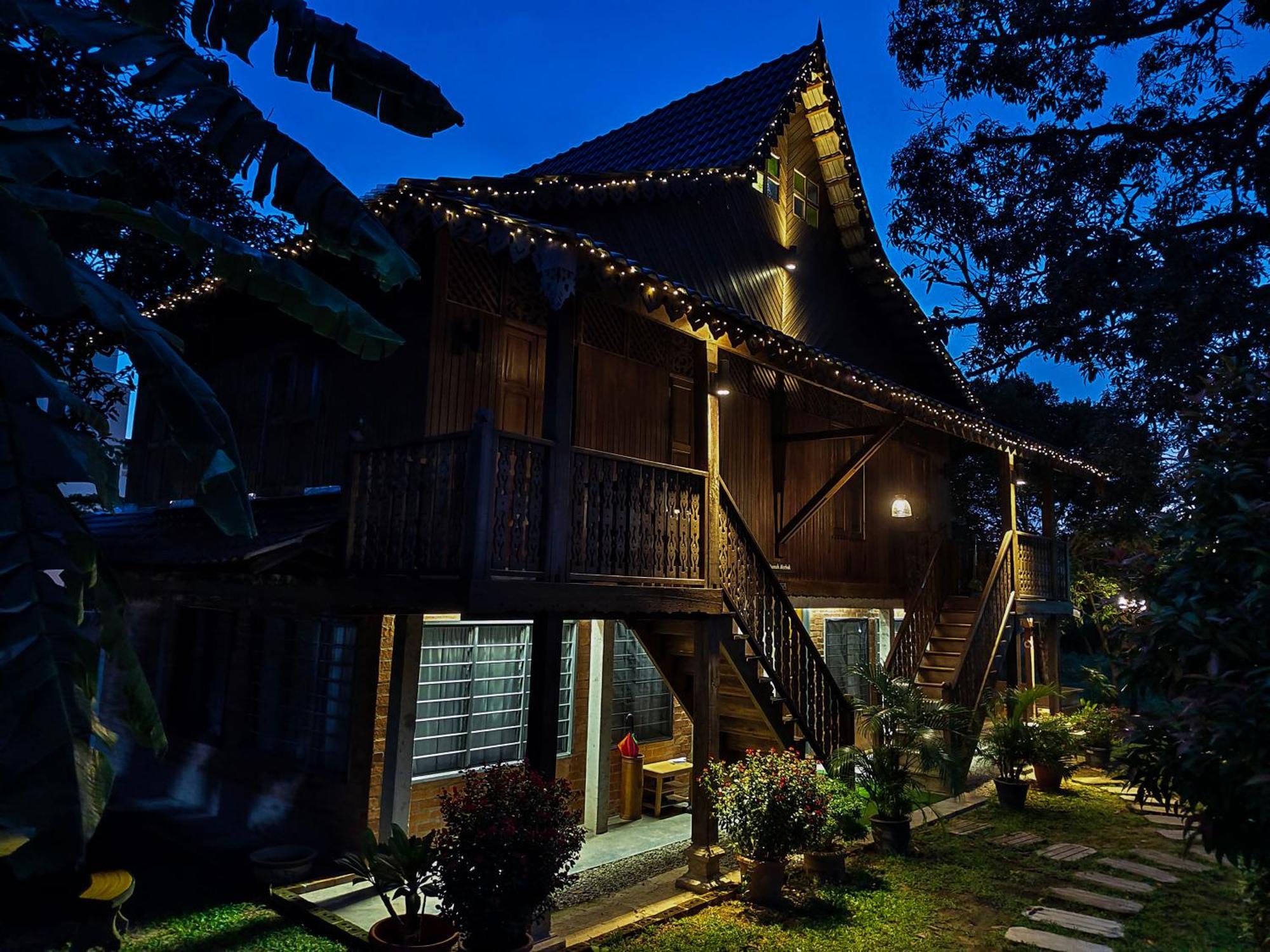 Sayang Di Kaki Bukit Homestay Near Icon City Букит-Мертаджам Экстерьер фото
